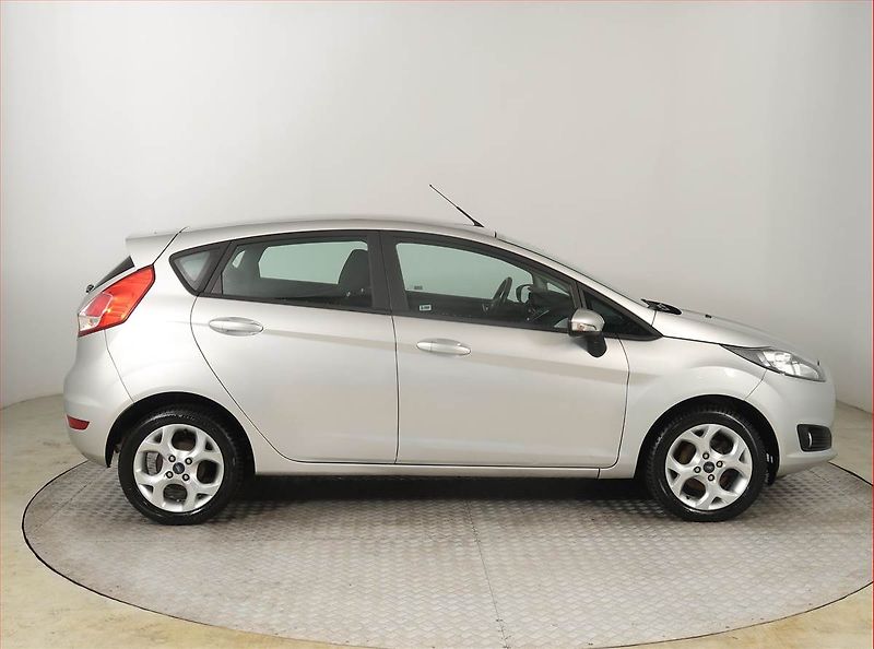 Ford Fiesta (2015) Comfort 1.25, Serv.kniha - fotka 6 z 18