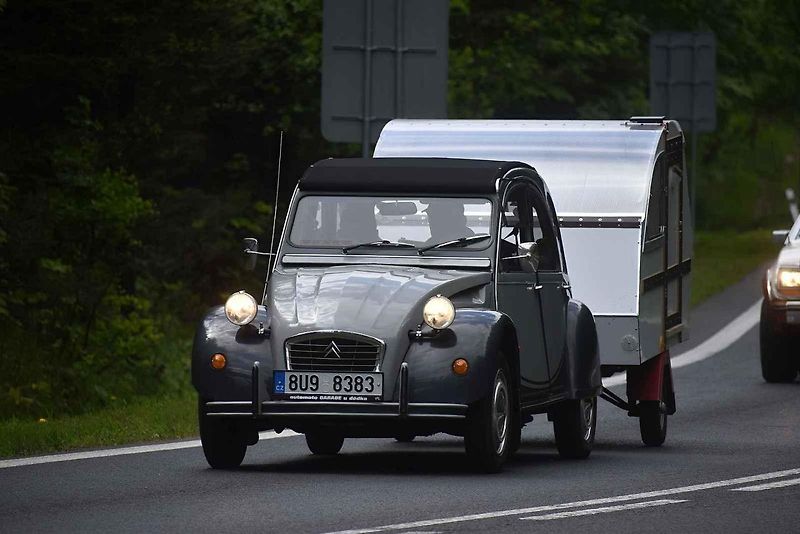 Ve Varnsdorfu se potkali majitelé několika desítek automobilových veteránů.