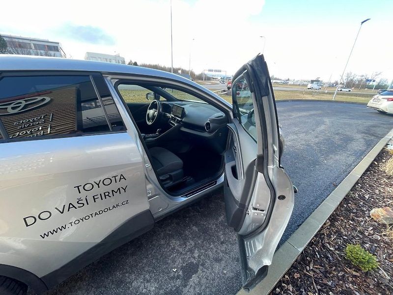 Toyota C-HR 2.0 Plug-In Hybrid Style - fotka 16 z 28