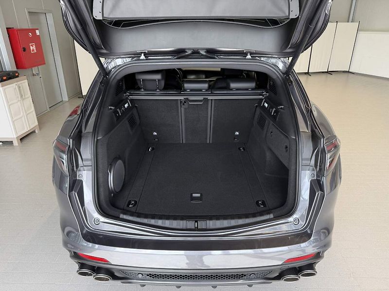 Alfa Romeo Stelvio (2026) Quadrifoglio 2.9 V6 BiTurbo 52 - fotka 25 z 28