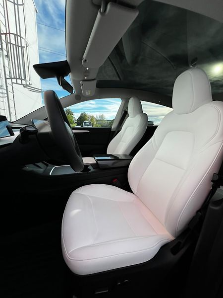 Tesla Model Y Performance 393kW FSD DPH TZ - fotka 13 z 26