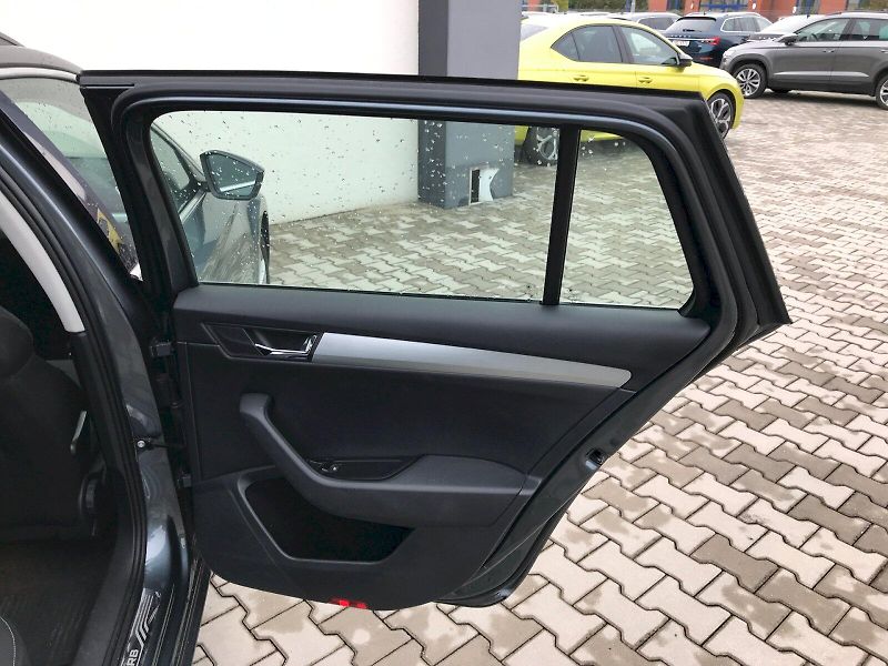 Škoda Superb (2018) COMBI / 2.0 TDI / 110 kW / 7DS - fotka 15 z 27
