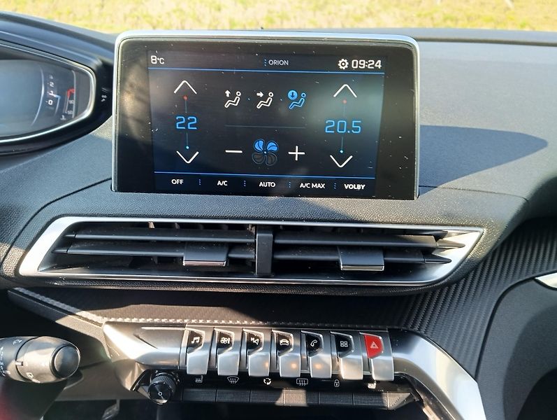 Peugeot 3008 (2021) ACTIVE PACK 1.2 130k MAN6 - fotka 12 z 16