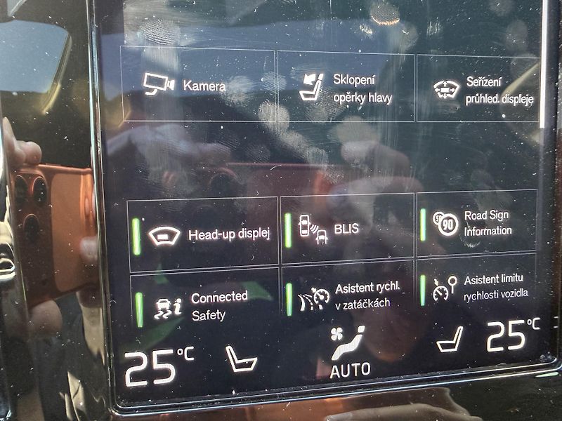 Volvo S90 (2020) 228kW T6 AWD R-DESIGN HUD K360 - fotka 44 z 47