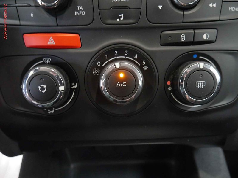 Citroën C4 (2016) 1.2i, 2.maj,ČR, STK6/28 - fotka 16 z 17