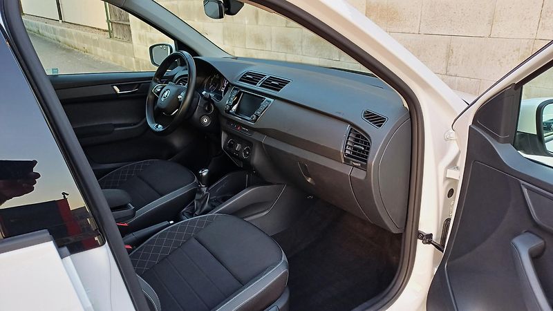 Škoda Fabia combi TSI 70kW-NAVIGACE-TZ-DPH - fotka 11 z 50