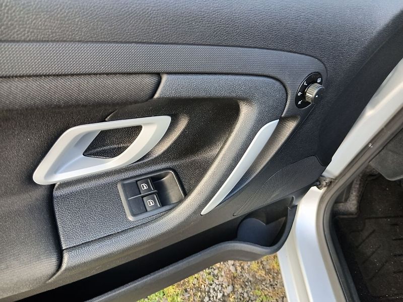 Škoda Fabia 1.6 Combi Ambiente - fotka 10 z 33