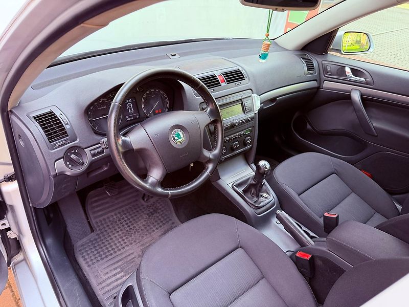 Škoda Octavia 2.0 TDi Elegance, ČR - fotka 13 z 22