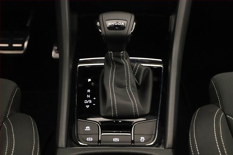 Škoda Karoq (2025) 1.5 TSI, SPORTLINE, AUTOMAT - fotka 14 z 17
