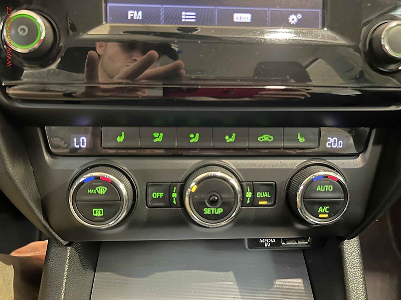 Škoda Octavia (2014) 2.0TDI, Elegance, bixen - fotka 14 z 15