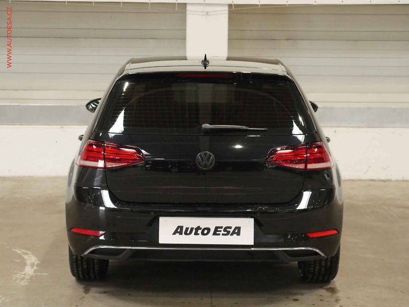 Volkswagen Golf (2017) 1.4TSi, 2.maj,ČR, Navi, LED - fotka 5 z 21