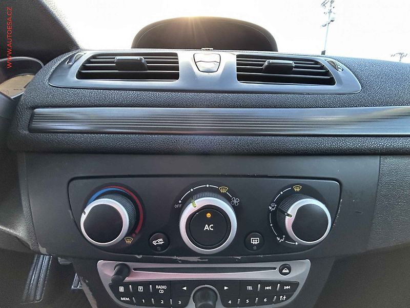 Renault Mégane (2009) 1.6 16V - fotka 15 z 16