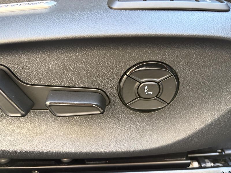 Volkswagen Passat 2,0 TDI Business - fotka 23 z 33