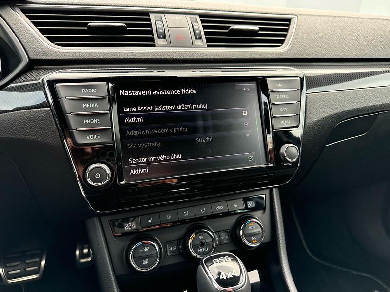Škoda Superb Sportline 2.0 TDI DSG 4x4 - fotka 23 z 30