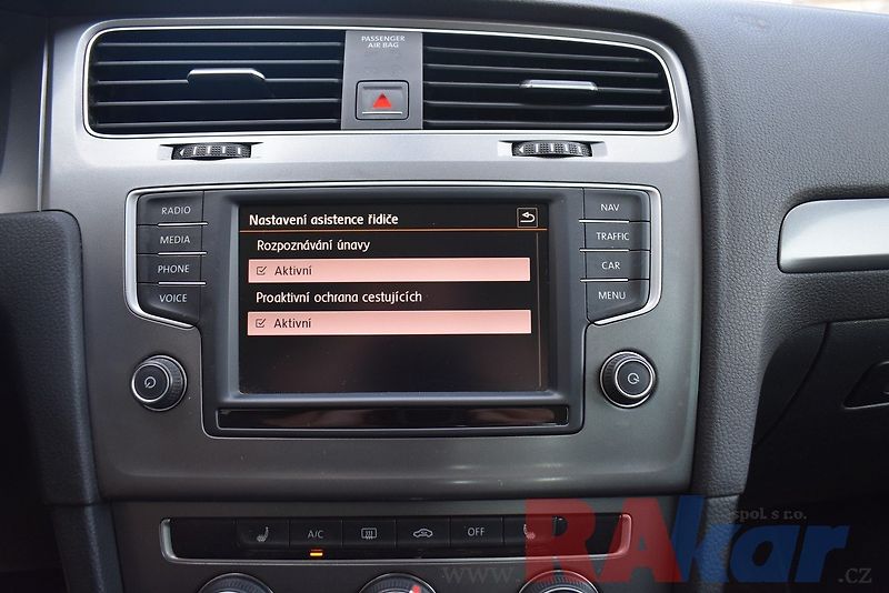 Volkswagen Golf (2015) Comfortline 1,6 TDI - fotka 18 z 41