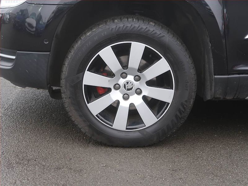 Škoda Yeti (2011) 2.0 TDI, Navi, Xenony - fotka 14 z 19