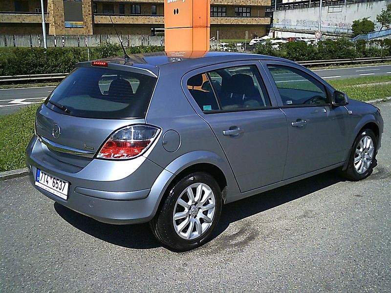 Opel Astra (2011) 1.6i KOUPENO ČR,1.MAJITEL - fotka 6 z 10