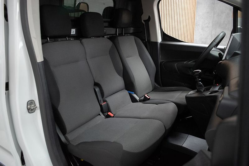 Opel Combo 1.5 CDTi TAŽNÉ*VESTAVĚNÁ DÍLNA - fotka 12 z 31