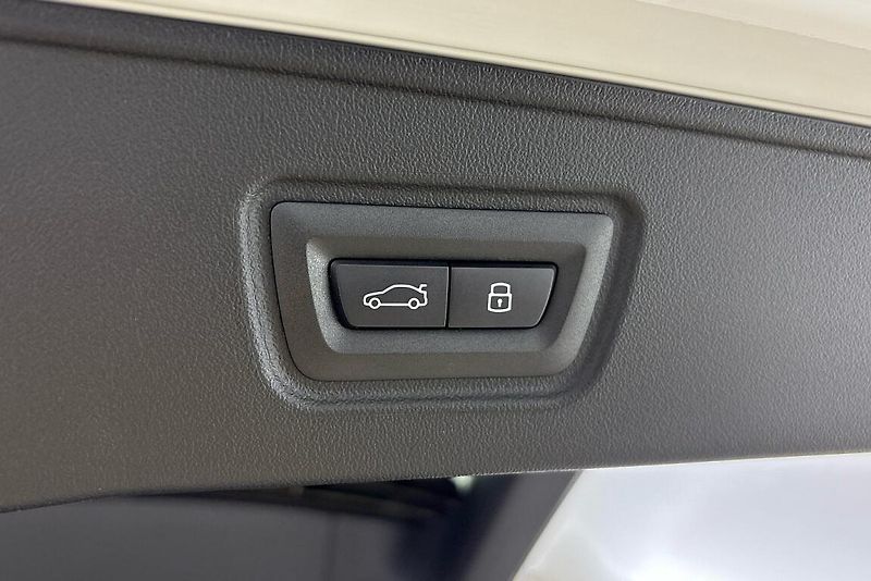 BMW Řada 5 540d xDrive Touring - fotka 11 z 25