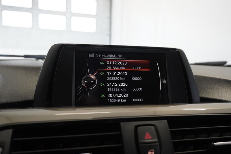 BMW Řada 3 3,0 XDRIVE AUT. - fotka 17 z 28
