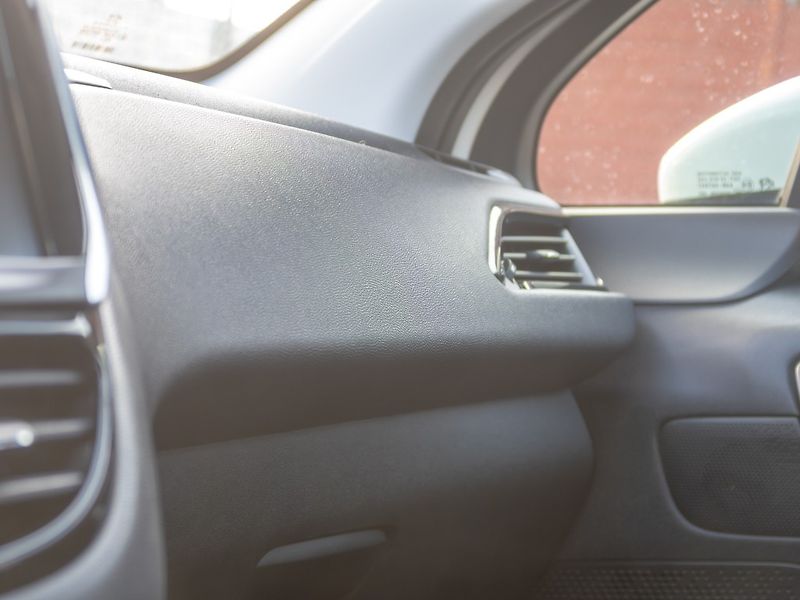 Peugeot 208 (2017) ČR 1.6HDI 55KW – SERVISKA - fotka 28 z 43