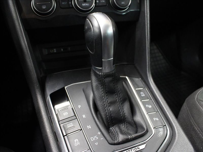 Volkswagen Tiguan 2,0 TDI Highline 4Motion DSG - fotka 27 z 39