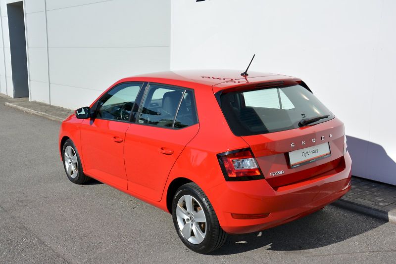 Škoda Fabia (2022) 1.0 TSI 70 kW Ambition PLUS - fotka 10 z 24