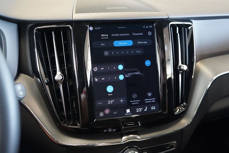Volvo XC60 T8 PLUS Black Edition, 360°,HK - fotka 27 z 47