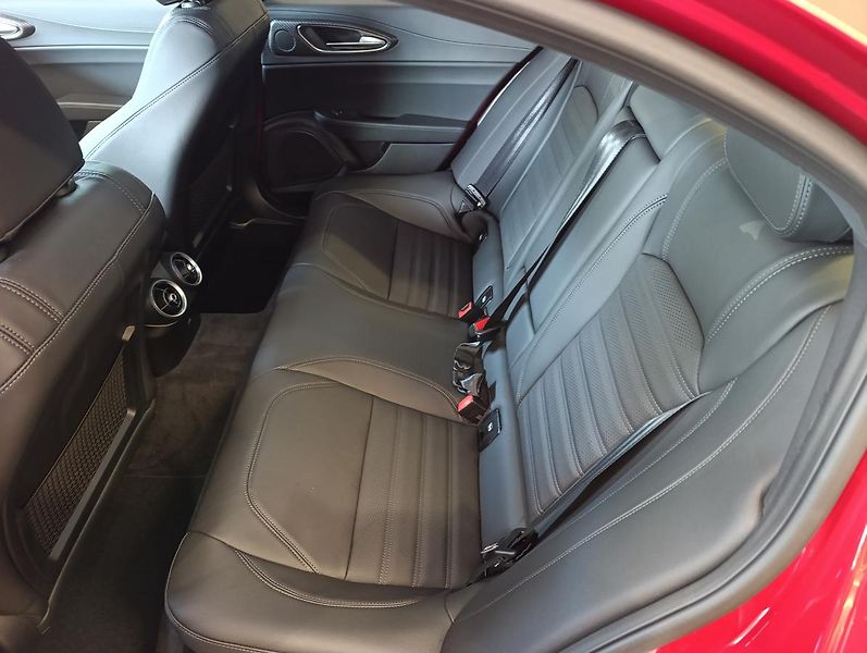 Alfa Romeo Giulia (2026) Quadrifoglio 2.9 V6 Turbo 520K - fotka 27 z 36