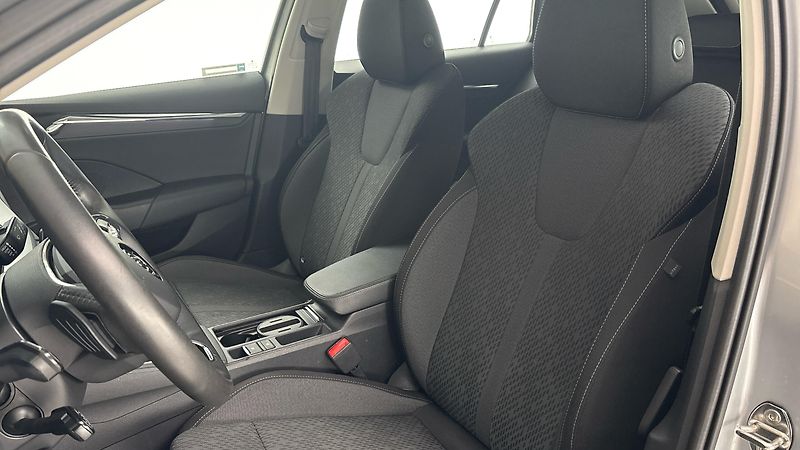 Škoda Octavia 2.0 TDI DSG Style Combi - fotka 15 z 25