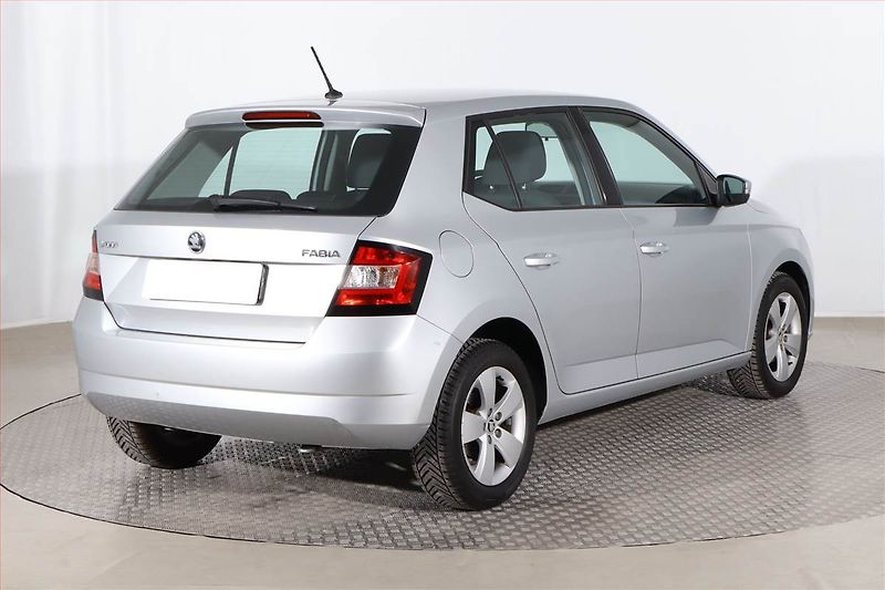 Škoda Fabia (2016) Ambition 1.2 TSI, Serv.kniha - fotka 5 z 19