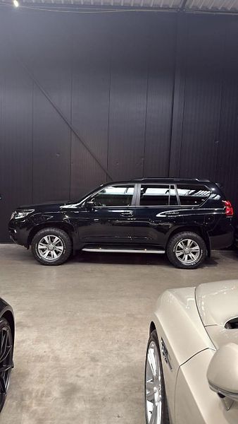 Toyota Land Cruiser (2018)  2.8 D-4D Executive - fotka 2 z 3