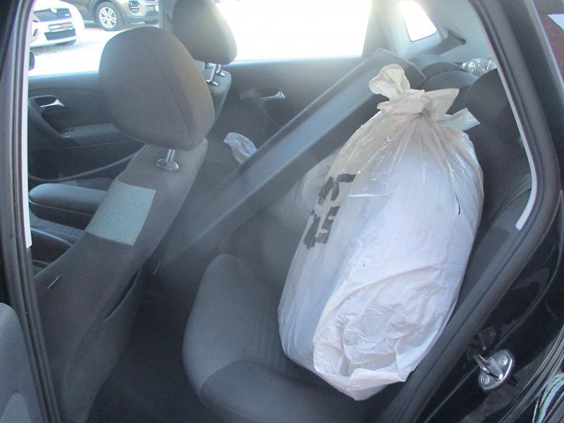 Volkswagen Polo 1.4i KLIMA +SADA KOL - fotka 12 z 30