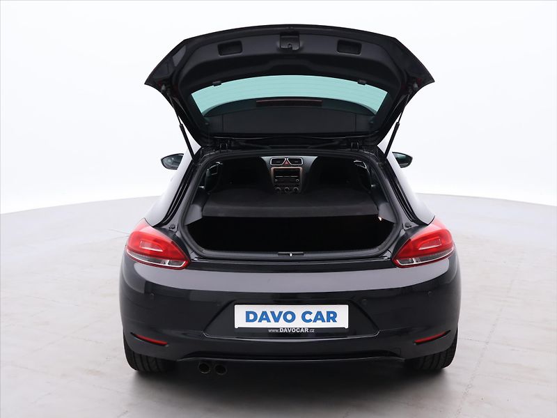 Volkswagen Scirocco 1,4 TSI 90kW Sport Xenon Pano - fotka 9 z 32