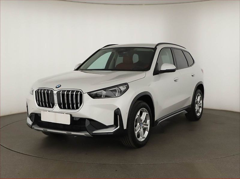 BMW X1 (2025) sDrive18i, Full LED, Navigace - fotka 2 z 18