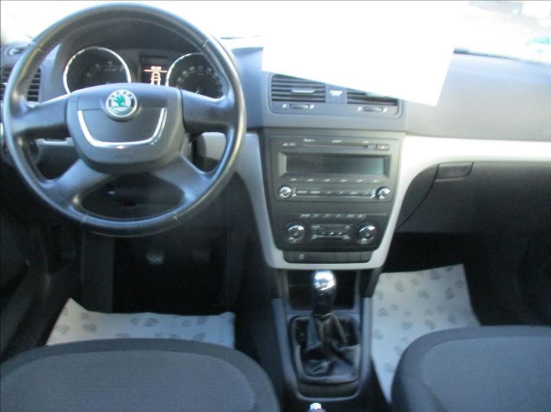 Škoda Yeti 1,2 TSI, serviska, aut. klima, - fotka 16 z 37