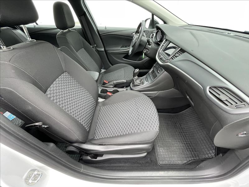 Opel Astra 1,5 CDTi Edition ST PDC+AC - fotka 17 z 23