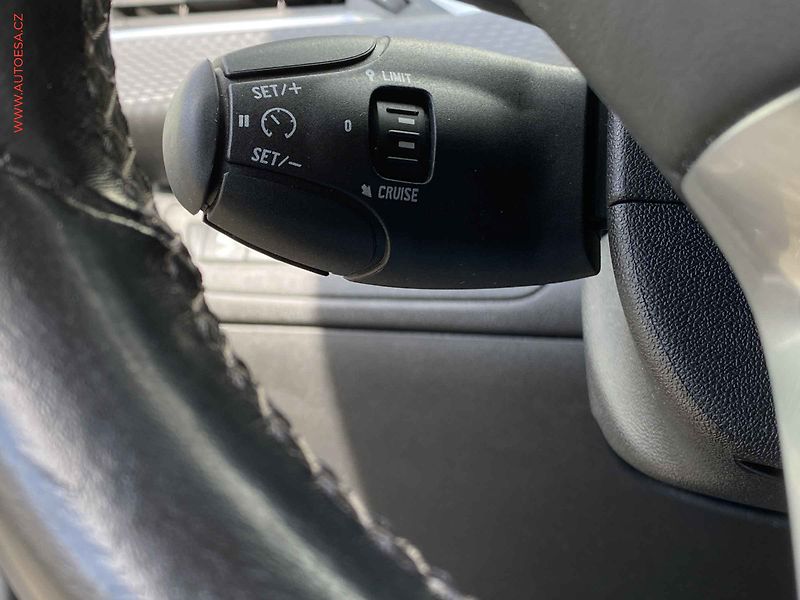 Peugeot 208 (2016) 1.2PT, Allure, navi, kamera - fotka 13 z 18