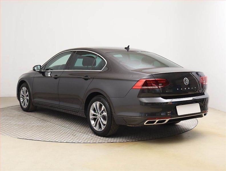 Volkswagen Passat (2019) 1.5 TSI, Tempomat - fotka 4 z 25