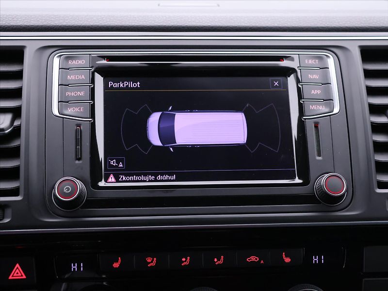Volkswagen Multivan 2,0 TDI DSG Highline 6-Míst DP - fotka 15 z 25