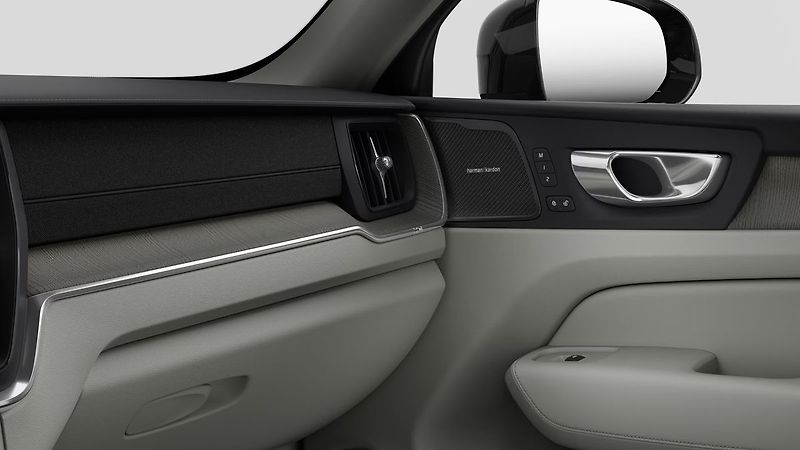 Volvo XC60 ULTRA DARK T6, 360°, PANORAMA, - fotka 5 z 7