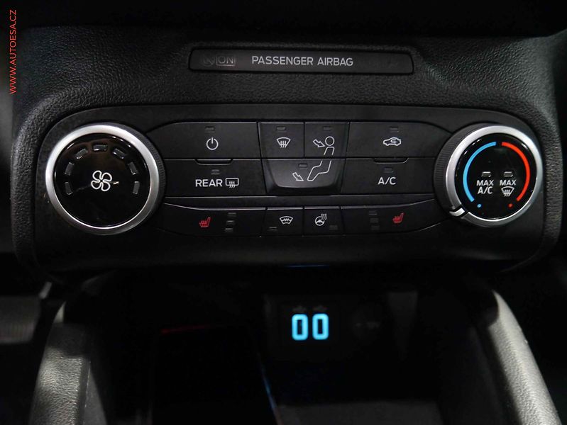 Ford Focus (2021) 2.0 TDi, servis.kniha, AT - fotka 17 z 22