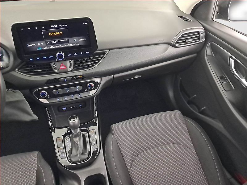 Hyundai i30 (2025) Family Smart 1.0 T-GDI - fotka 8 z 19