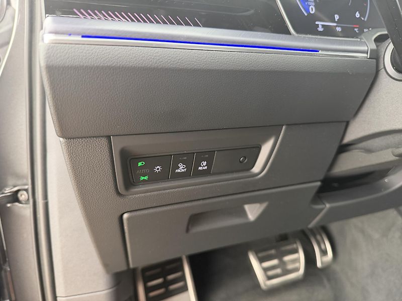 Volkswagen Touareg 3.0Tdi*170kw*DPH*HUD*R-Line* - fotka 9 z 42