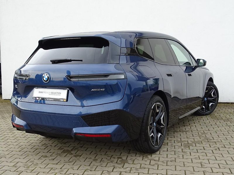 BMW iX xDrive40 - fotka 3 z 7