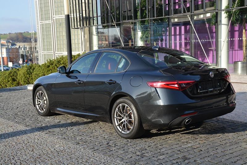 Alfa Romeo Giulia (2018) 2.2 jTDm Super Business plus A - fotka 6 z 20