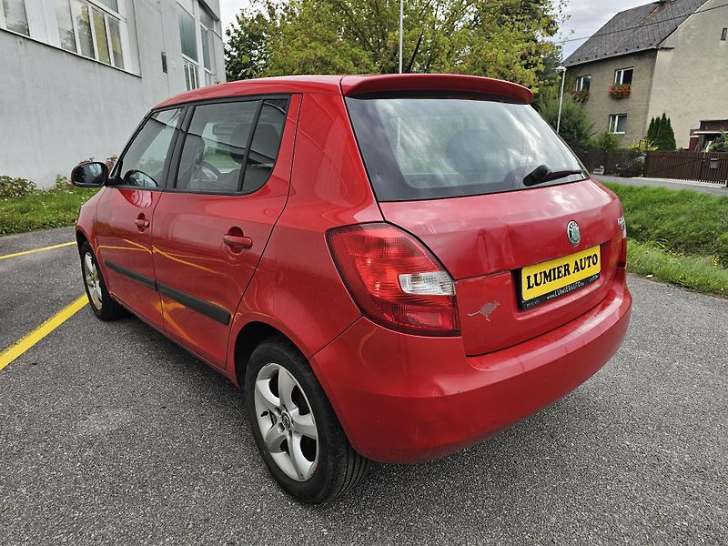 Škoda Fabia (2008) 2 1.2 HTP KLIMA - fotka 3 z 17