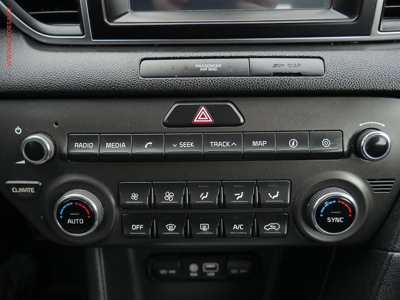 Kia Sportage (2018) 1.6GDi, ČR, Navi, TZ - fotka 16 z 23