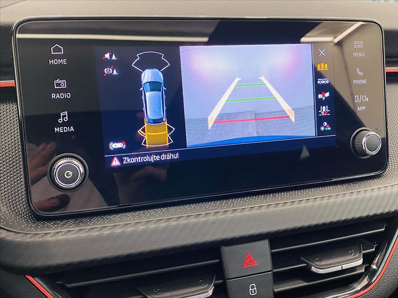 Škoda Scala 1,5 TSI 110kW Monte Carlo - fotka 14 z 27