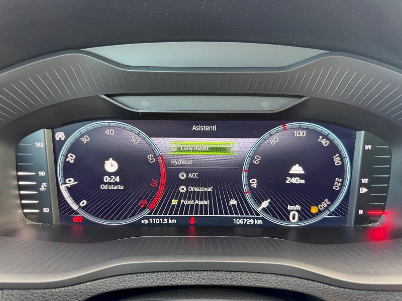 Škoda Karoq (2022) 1.5 TSI 110kW Style - fotka 14 z 35